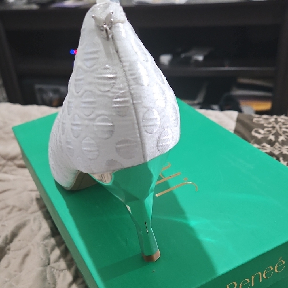 J.Renee White Textured Heels - Picture 3 of 4
